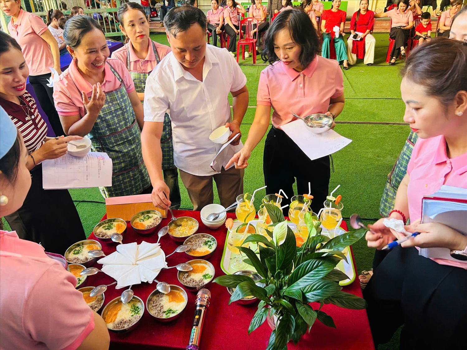Ngày hội “Bát cháo dinh dưỡng từ hạt giống mẹ trồng” dịp 20/10 được tổ chức tại trường