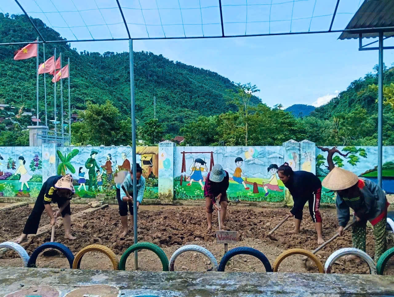 Cô giáo không chỉ chăm lo bài học, mà còn cùng phụ huynh vun trồng sự tử tế.