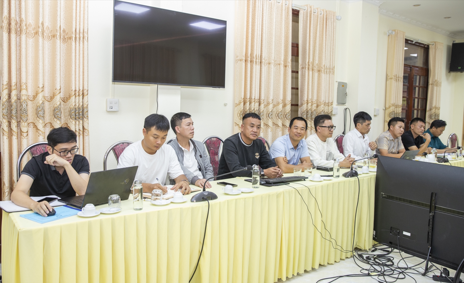 Đại diện một số đơn vị, doanh nghiệp, hợp tác xã  Đại diện một số đơn vị, doanh nghiệp, hợp tác xã