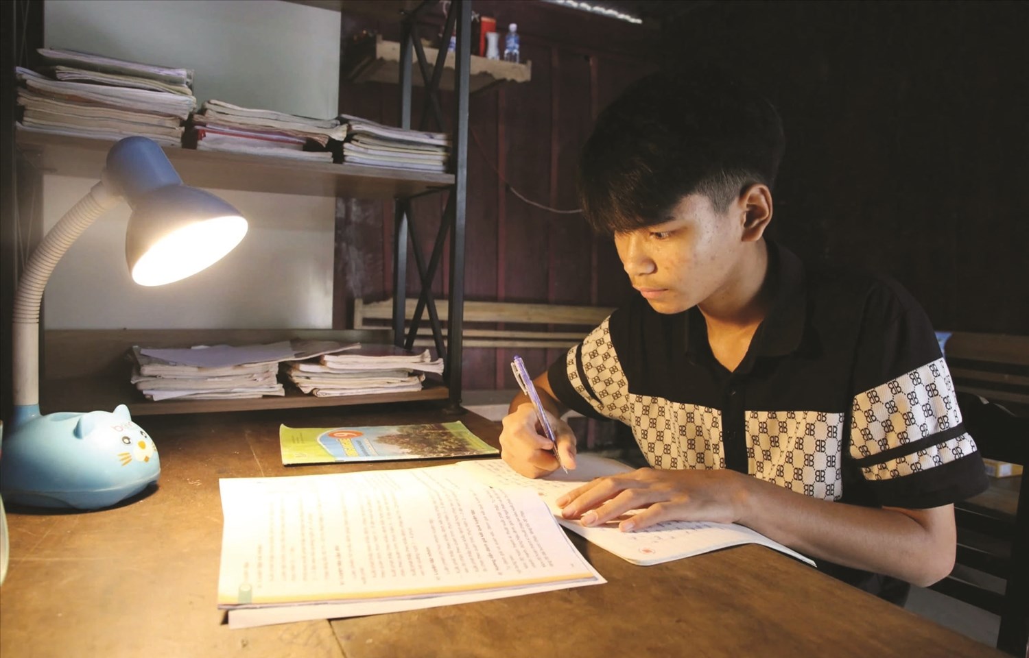 Em Hồ Cu Ba được Đồn Biên phòng Cửa khẩu Quốc tế Cha Lo nhận làm con nuôi từ năm 2019