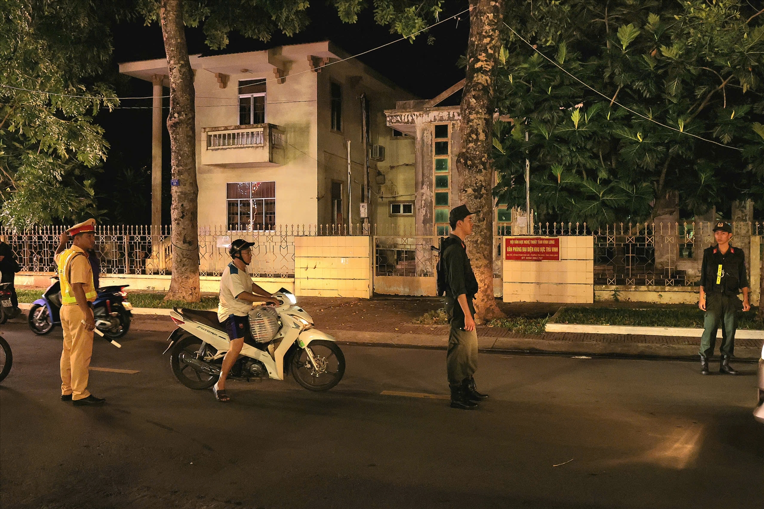 Lực lượng Công an bảo đảm an ninh, an toàn các hoạt động của Tuần lễ. (Ảnh: TP) Lực lượng Công an bảo đảm an ninh, an toàn các hoạt động của Tuần lễ. (Ảnh: TP)