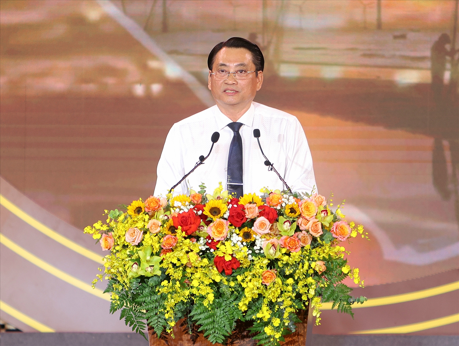 Ông Nguyễn Quỳnh Thiện, Phó Chủ tịch UBND tỉnh Vĩnh Long, phát biểu khai mạc Tuần lễ. Ông Nguyễn Quỳnh Thiện, Phó Chủ tịch UBND tỉnh Vĩnh Long, phát biểu khai mạc Tuần lễ.