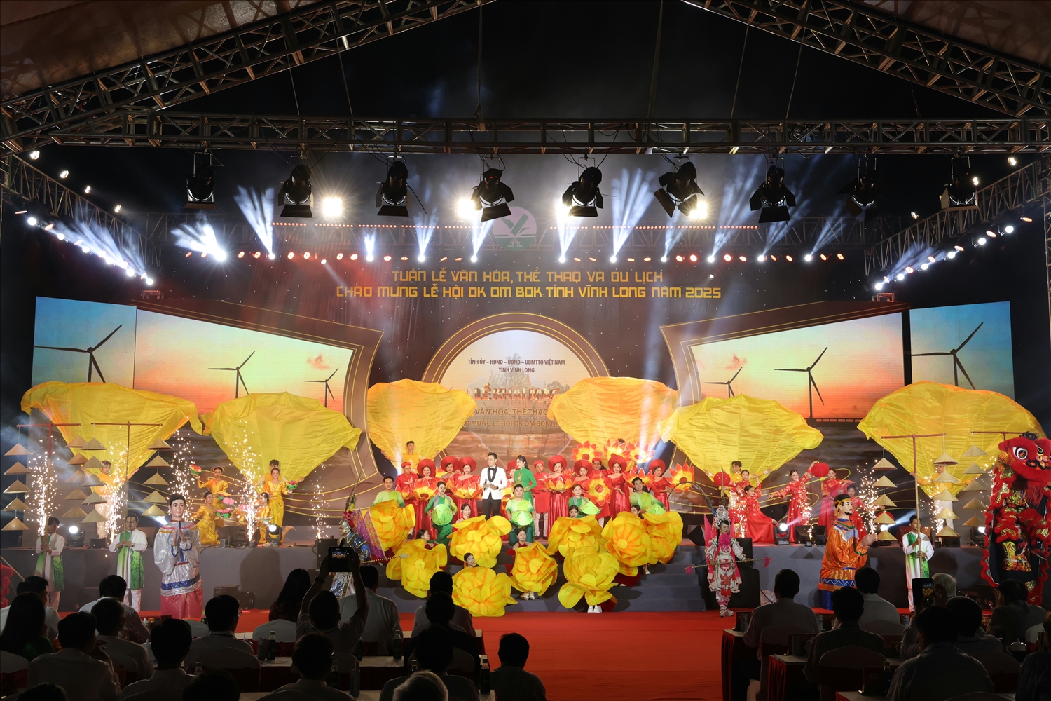 Một tiết mục văn nghệ chào mừng khai mạc Tuần lễ. (Ảnh: TP) Một tiết mục văn nghệ chào mừng khai mạc Tuần lễ. (Ảnh: TP)