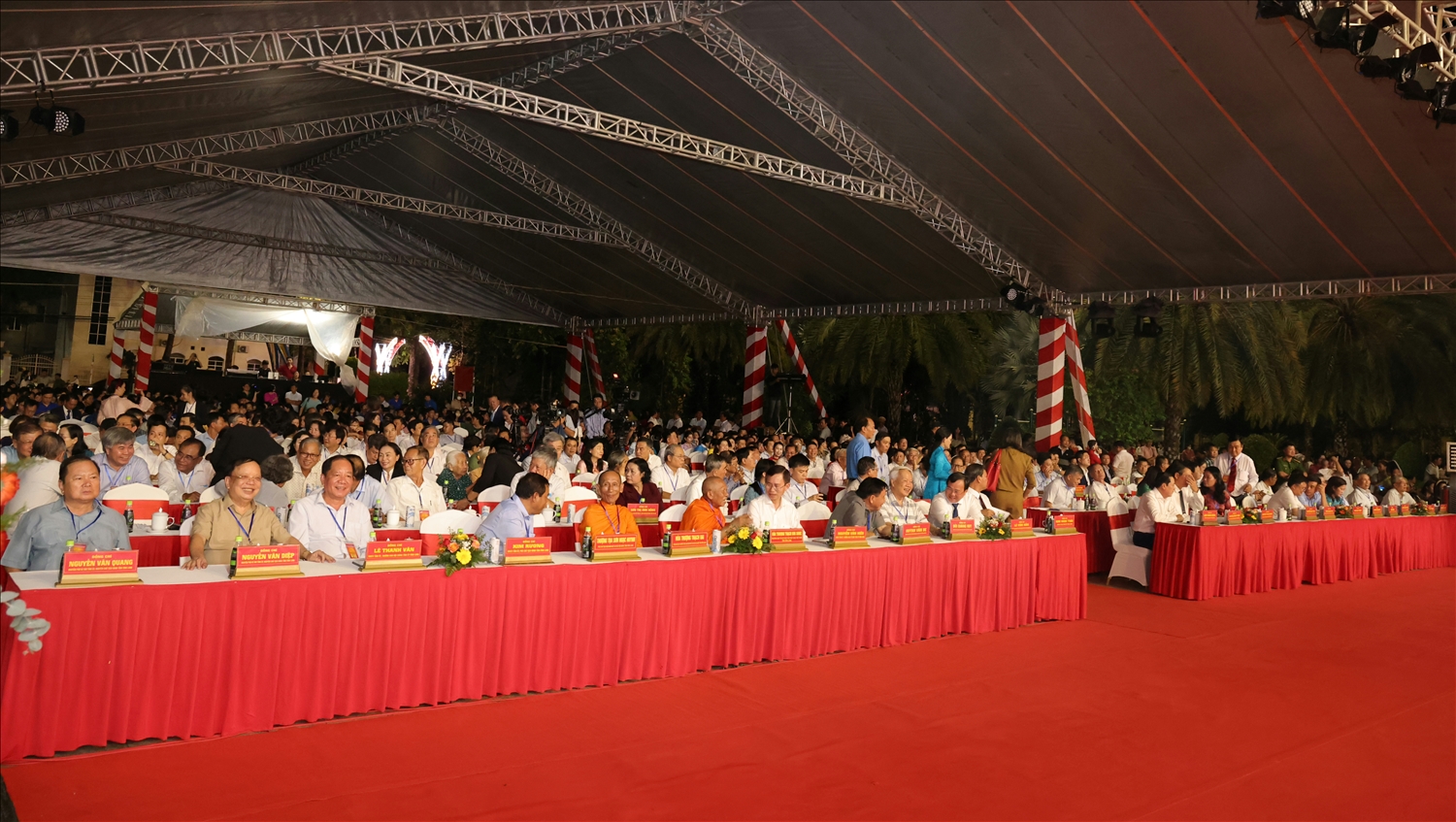 Đại biểu dự lễ khai mạc. Đại biểu dự lễ khai mạc Tuần lễ