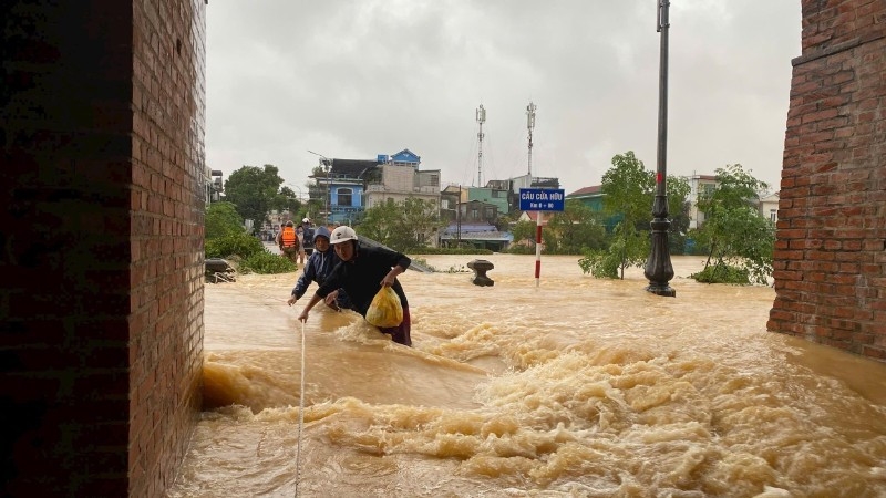 Thủ tướng chỉ đạo tiếp tục triển khai đồng bộ giải pháp ứng phó mưa lớn, sớm ổn định đời sống Nhân dân miền Trung (Ảnh MH) Thủ tướng chỉ đạo tiếp tục triển khai đồng bộ giải pháp ứng phó mưa lớn, sớm ổn định đời sống Nhân dân miền Trung (Ảnh MH)
