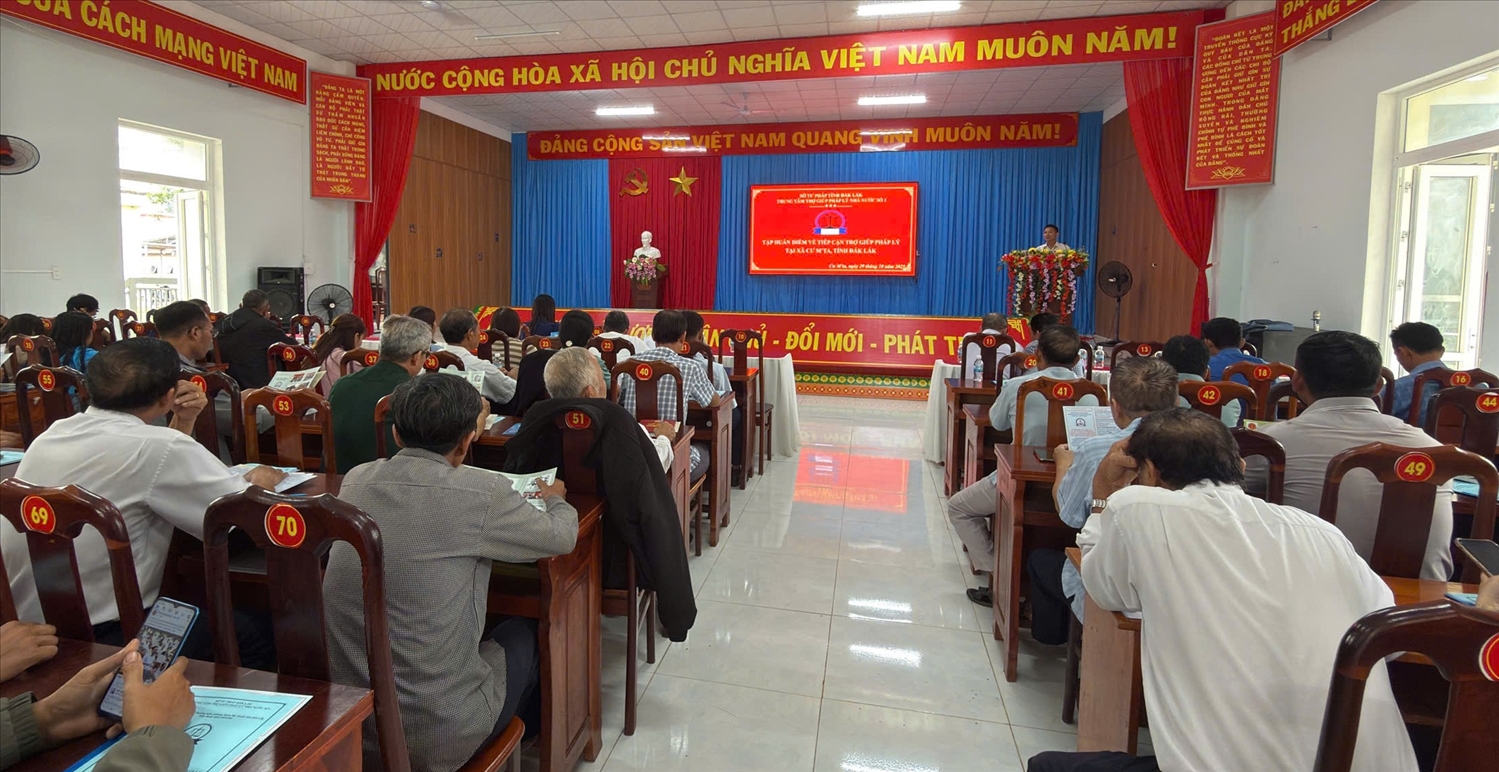 Quang cảnh hội nghị tập huấn tại xã Cư M’ta Quang cảnh hội nghị tập huấn tại xã Cư M’ta