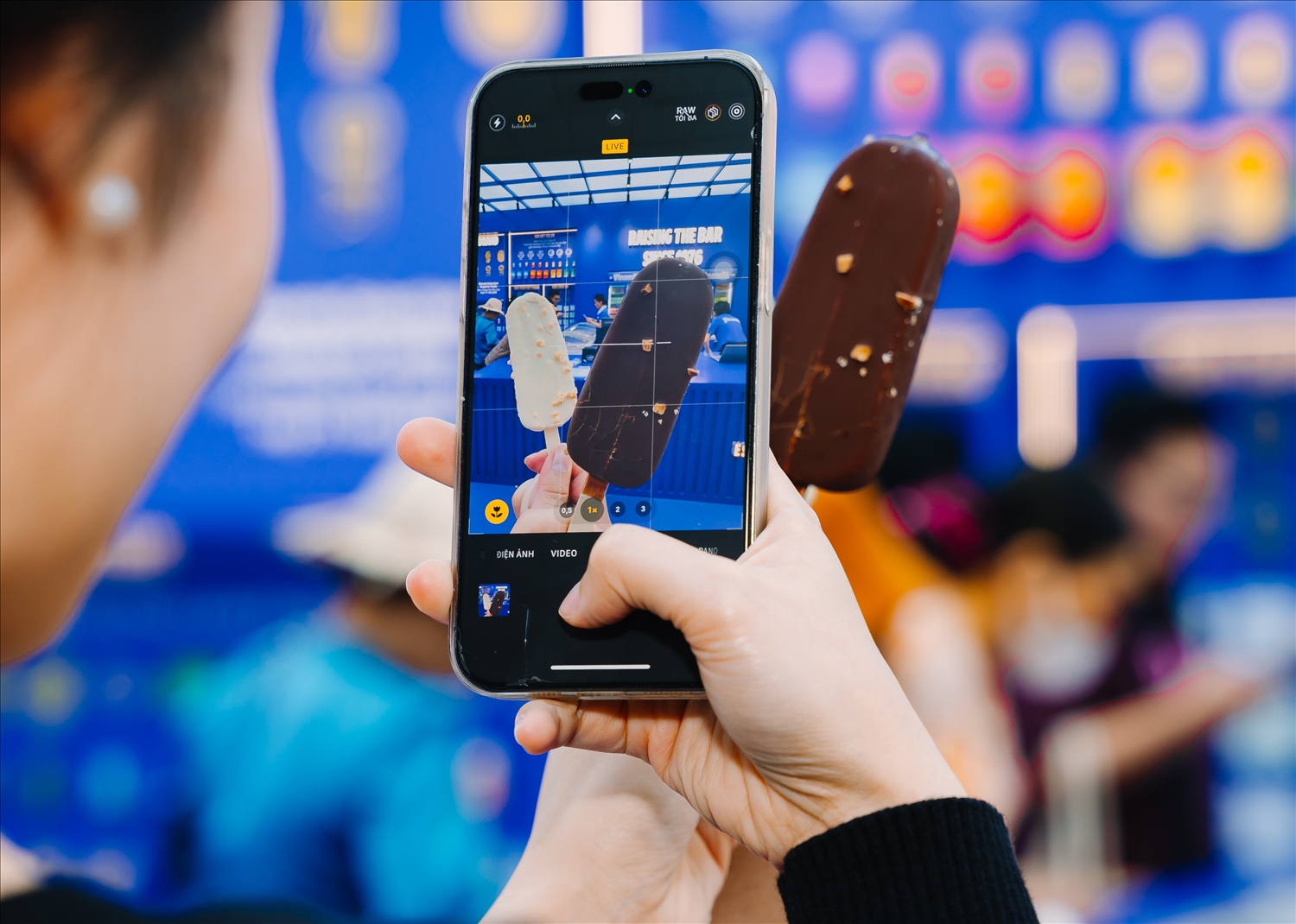 Các sản phẩm mới của Vinamilk tạo ra xu hướng mới, thu hút người tiêu dùng trải nghiệm. Ảnh: Vi Nam Các sản phẩm mới của Vinamilk tạo ra xu hướng mới, thu hút người tiêu dùng trải nghiệm. Ảnh: Vi Nam