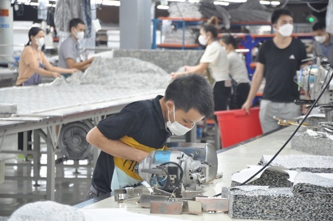  Người lao động tại nhiều xã, phường dự kiến được tăng lương tối thiểu đến 900.000 đồng/tháng từ ngày 1/1/2026. Ảnh minh họa. 