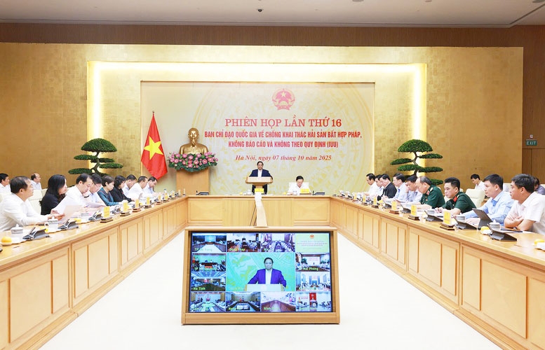 Thủ tướng Phạm Minh Chính chủ trì Phiên họp lần thứ 16 Ban Chỉ đạo Quốc gia về chống khai thác hải sản bất hợp pháp, không báo cáo và không theo quy định (IUU) - Ảnh: VGP/Nhật Bắc