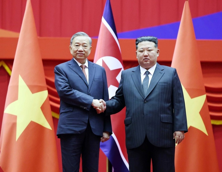 Tổng Bí thư Đảng Lao động Triều Tiên, Chủ tịch Quốc vụ Triều Tiên Kim Jong Un đón Tổng Bí thư Tô Lâm