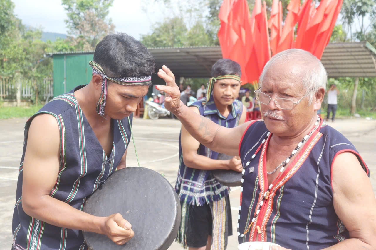 Các đại biểu tham gia phần hội 