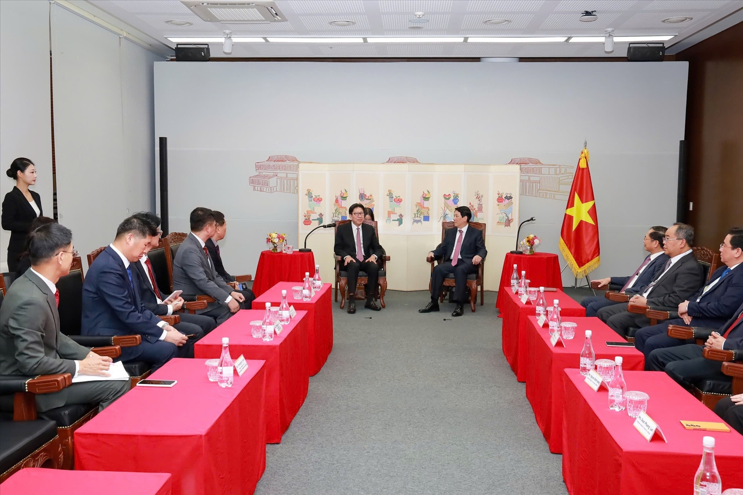 Chủ tịch nước Lương Cường tiếp Thị trưởng thành phố Busan, Hàn Quốc. (Ảnh: XUÂN KỲ) Chủ tịch nước Lương Cường tiếp Thị trưởng thành phố Busan, Hàn Quốc. (Ảnh: XUÂN KỲ)