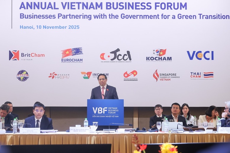 Thủ tướng nhấn mạnh, 5 năm qua, kinh tế Việt Nam khẳng định đủ sức chống chịu trước các cú sốc bên ngoài, duy trì tốc độ tăng trưởng thuộc nhóm cao hàng đầu thế giới - Ảnh: VGP/Nhật Bắc