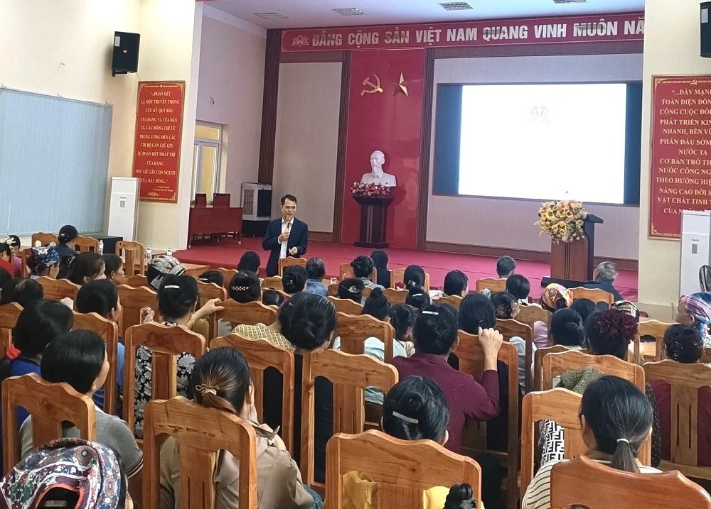 Báo cáo viên trình bày các nội dung trợ giúp pháp lý