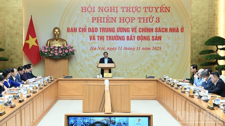 Thủ tướng Phạm Minh Chính chủ trì Hội nghị trực tuyến Phiên họp thứ 3 của Ban Chỉ đạo Trung ương. (Ảnh: Trần Hải)