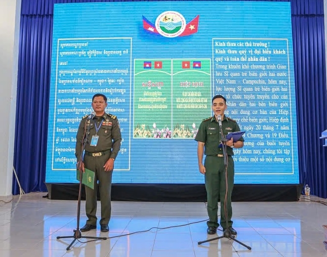 Nội dung tuyên truyền được chuyển tải song ngữ Việt Nam và campuchia 