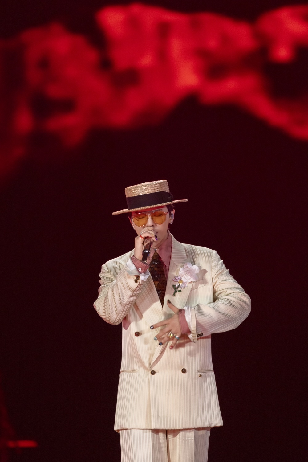 Không chỉ là bữa tiệc âm nhạc, concert của G-DRAGON còn là minh chứng cho năng lực tổ chức đẳng cấp quốc tế, giúp khán giả Việt lần đầu được trải nghiệm chuẩn World Tour ngay trong nước. Từ âm thanh, ánh sáng, sân khấu, an ninh, Logistics đến các hoạt động như Soundcheck VIP, Send-off, mọi chi tiết đều được vận hành trơn tru và chuyên nghiệp.