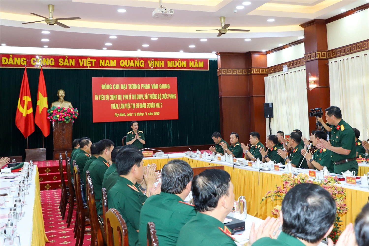 ( Tin PV)Đại tướng Phan Văn Giang thăm và làm việc với Sư đoàn 5, Quân khu 7 2