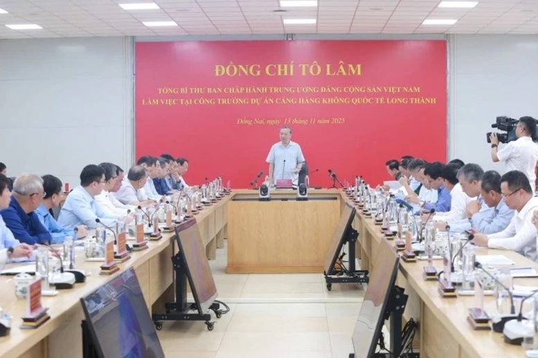 Quang cảnh buổi làm việc.