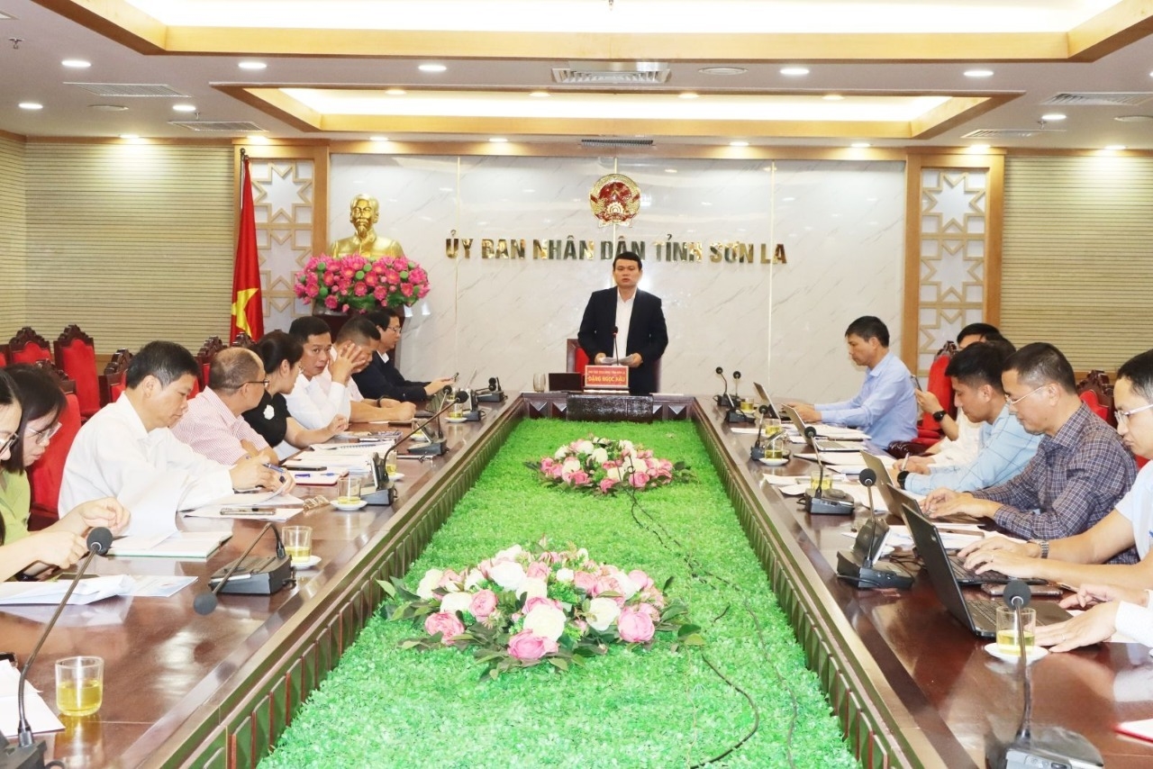 Phó Chủ tịch UBND tỉnh Sơn La Đặng Ngọc Hậu chủ trì buổi làm việc với Sở Dân tộc và Tôn giáo và các sở, ngành liên quan của tỉnh, rà soát nguồn vốn các nội dung chính sách ngày 11/11/2025.