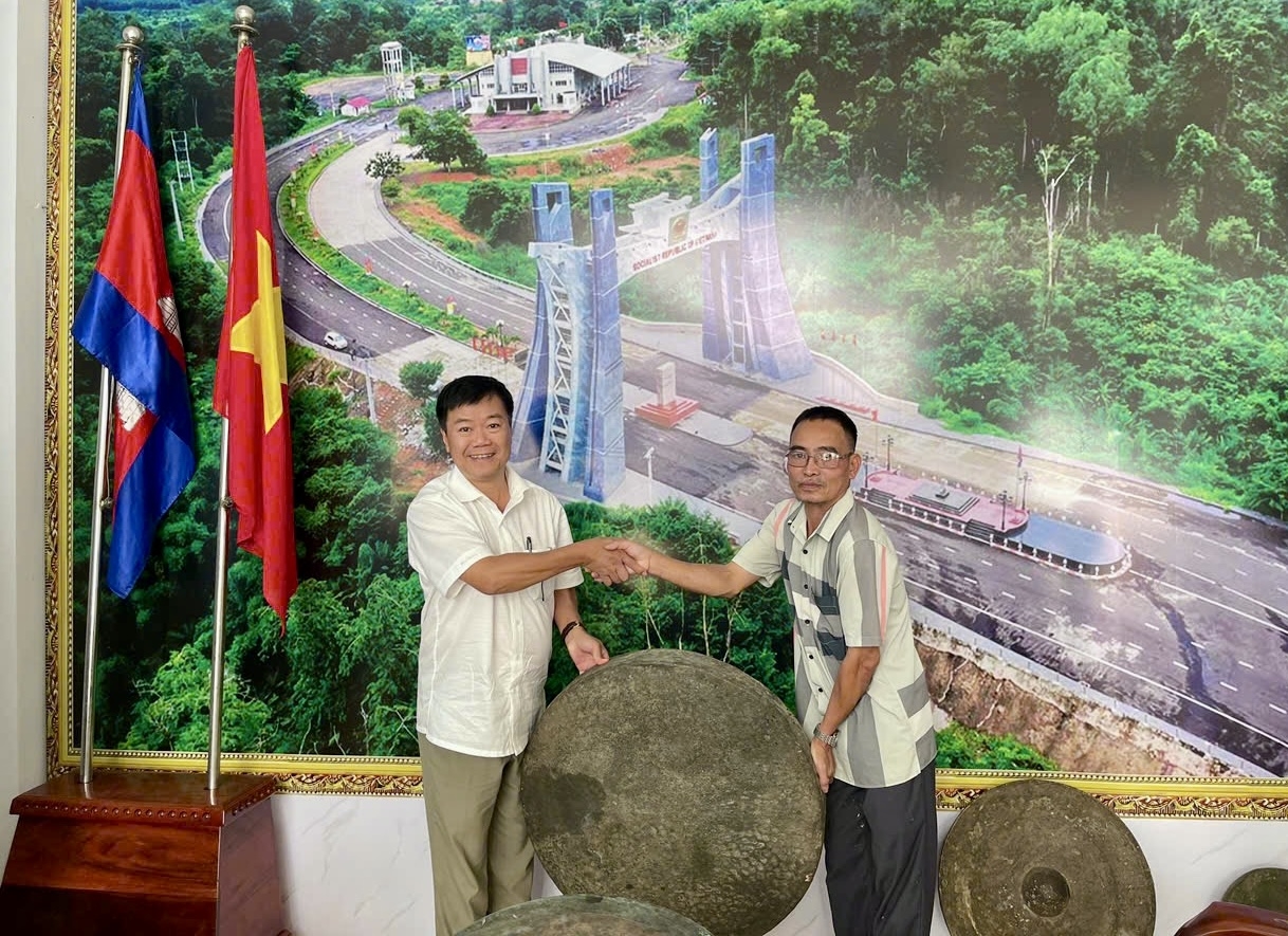 Chính quyền địa phương trân quý hành động cao đẹp của anh Hiếu, bộ chiêng sẽ thuộc sở hữu chung của cộng đồng