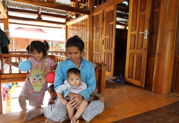 Các hộ gia đình khó khăn an cư trong những căn nhà kiên cố, nhờ chương trình xóa nhà tạm, nhà dột nát.