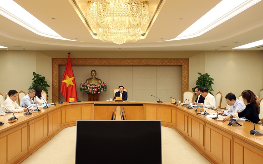 Phó Thủ tướng lưu ý thêm, cần bảo đảm nguyên tắc “không để ai ở lại phía sau” khi áp dụng chuẩn nghèo đa chiều mới - Ảnh: VGP/Minh Khôi