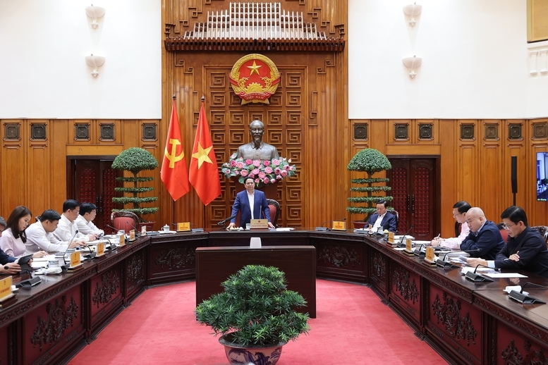 Thủ tướng biểu dương các bộ, ngành, đơn vị, doanh nghiệp liên quan, đặc biệt là tỉnh An Giang đã triển khai tích cực các nhiệm vụ chính trị mà Đảng, Nhà nước giao - Ảnh: VGP/Nhật Bắc