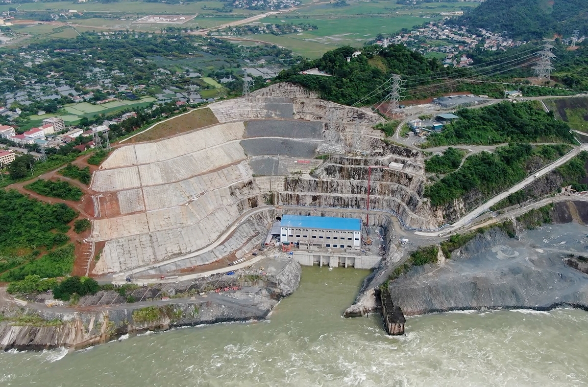 (Ban Chuyên đề-Tin Chuyên đề đã ký Hợp đồng của Tập đoàn Điện lực Việt Nam) Hòa lưới thành công Tổ máy số 2, Dự án Nhà máy Thủy điện Hòa Bình mở rộng 