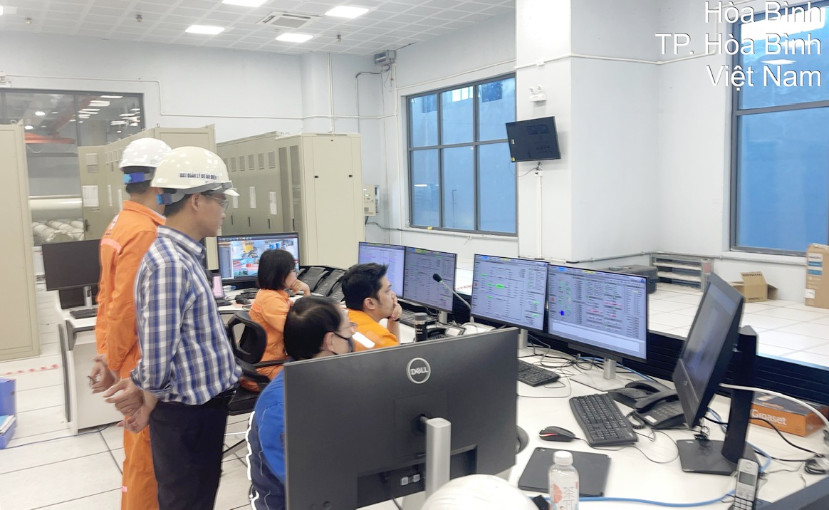 (Ban Chuyên đề-Tin Chuyên đề đã ký Hợp đồng của Tập đoàn Điện lực Việt Nam) Hòa lưới thành công Tổ máy số 2, Dự án Nhà máy Thủy điện Hòa Bình mở rộng 1