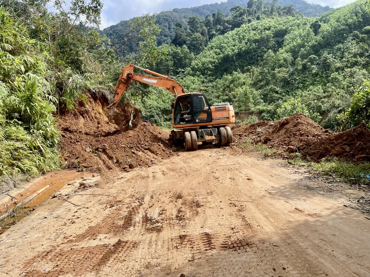 Trung ương hỗ trợ TP. Huế: 100 tỷ đồng, tỉnh Quảng Ngãi: 100 tỷ đồng, tỉnh Gia Lai: 300 tỷ đồng và tỉnh Đắk Lắk: 200 tỷ đồng như đề nghị của Bộ Tài chính tại Văn bản số 17721/BTC-NSNN ngày 14/11/2025. (Ảnh MH).