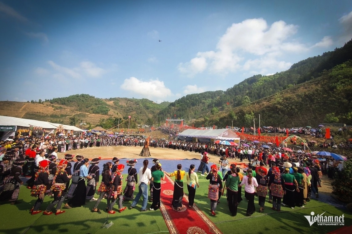 Lễ hội Xòe chiêng của dân tộc Thái tỉnh Lai Châu năm 2024 thu hút hàng nghìn người tham gia (Ảnh: Hà Minh Hưng)