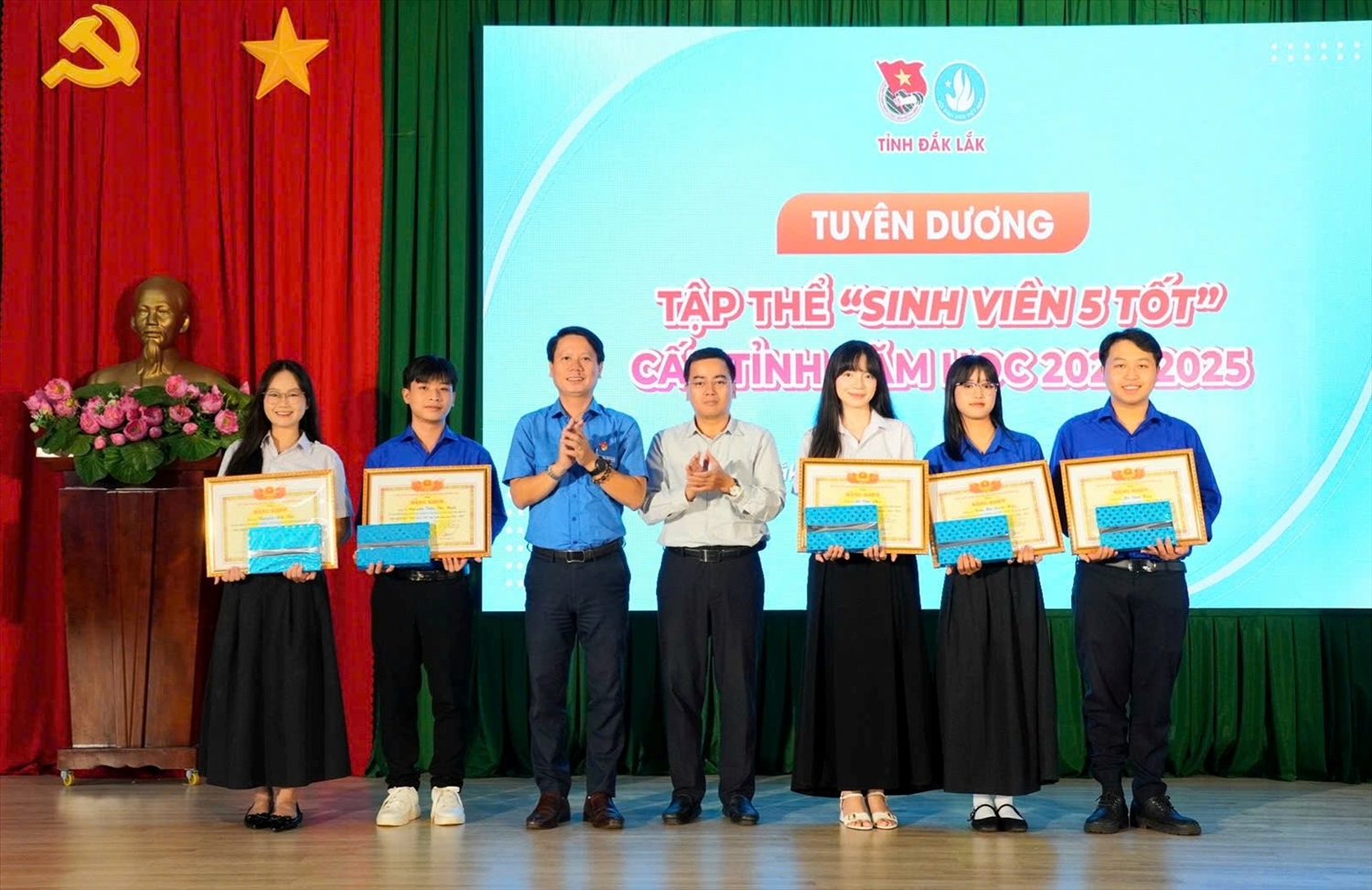 5 tập thể “Sinh viên 5 tốt” tỉnh Đắk Lắk được tuyên dương