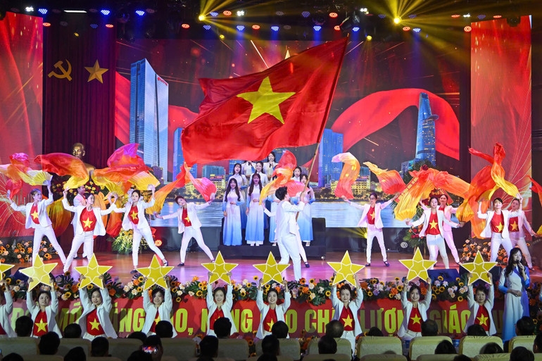 Tiết mục văn nghệ tại buổi lễ