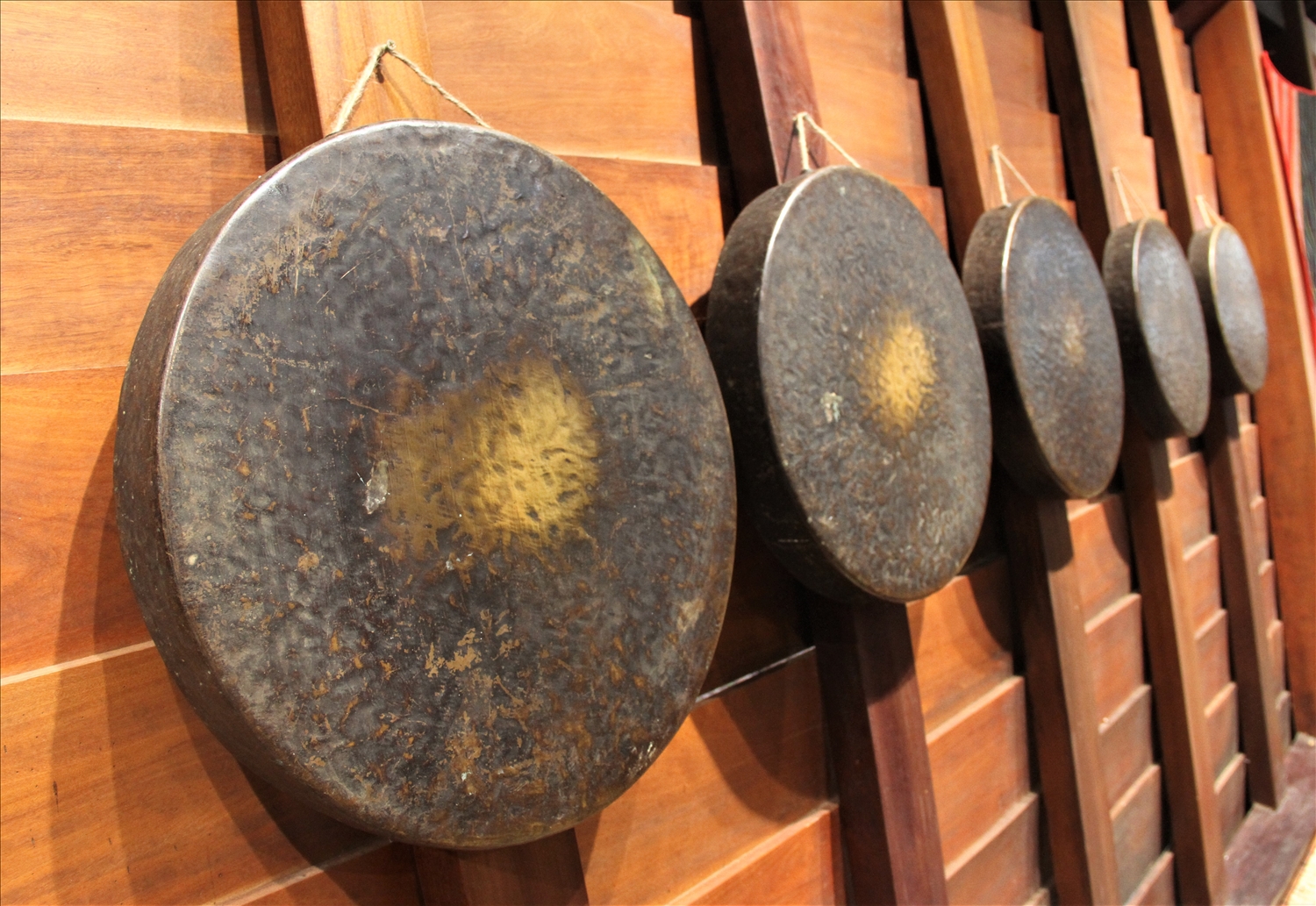 Em kg tin ảnh: Khám phá bên trong ngôi nhà dài truyền thống của dân tộc Ê Đê 9