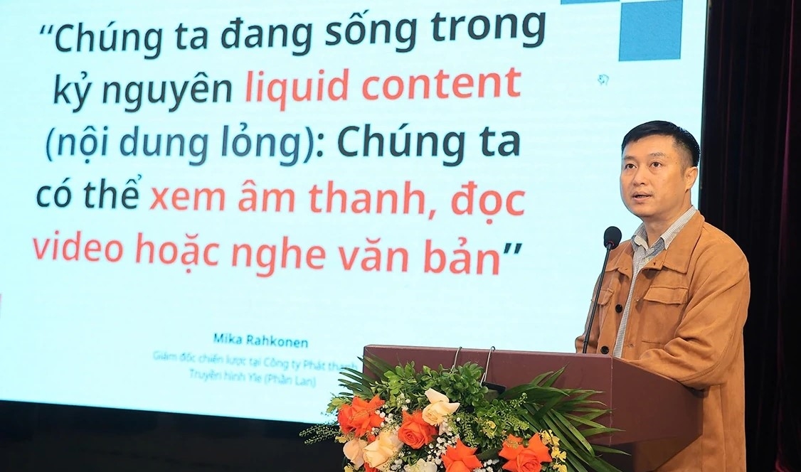 Nhà báo Hoàng Nhật, Phó trưởng Ban Nhân dân điện tử (Báo Nhân Dân) tham luận tại hội thảo