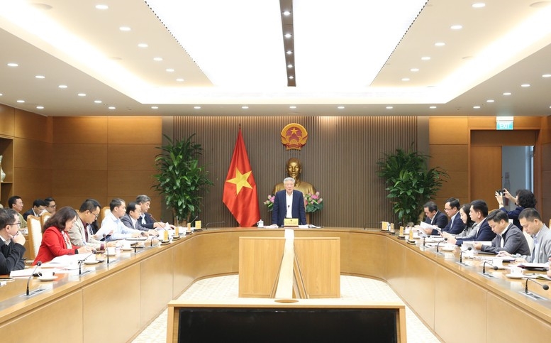 Phó Thủ tướng Thường trực Chính phủ Nguyễn Hòa Bình chủ trì cuộc họp. Ảnh VGP