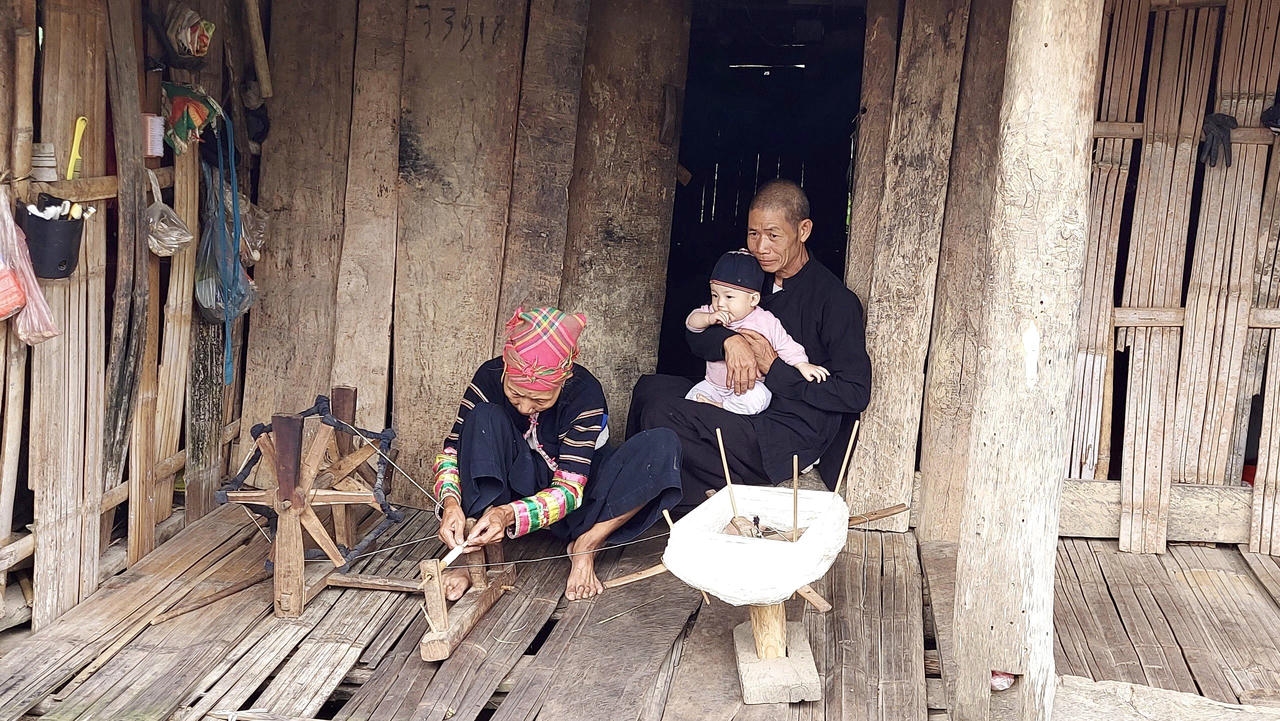 Trong 1.980 người Lô Lô ở Cao Bằng từ 15 tuổi trở lên thuộc độ tuổi lao động, có tới 98,5% lao động không có chuyên môn kỹ thuật. (Ảnh: TL)