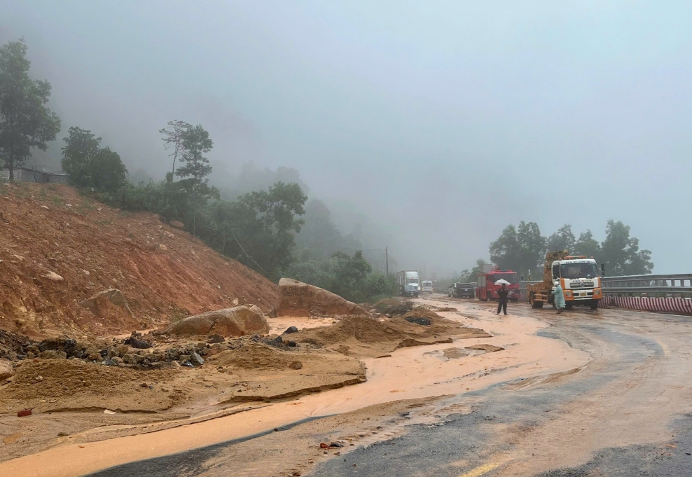 Đèo Khánh Lê bị sạt lở nghiêm trọng