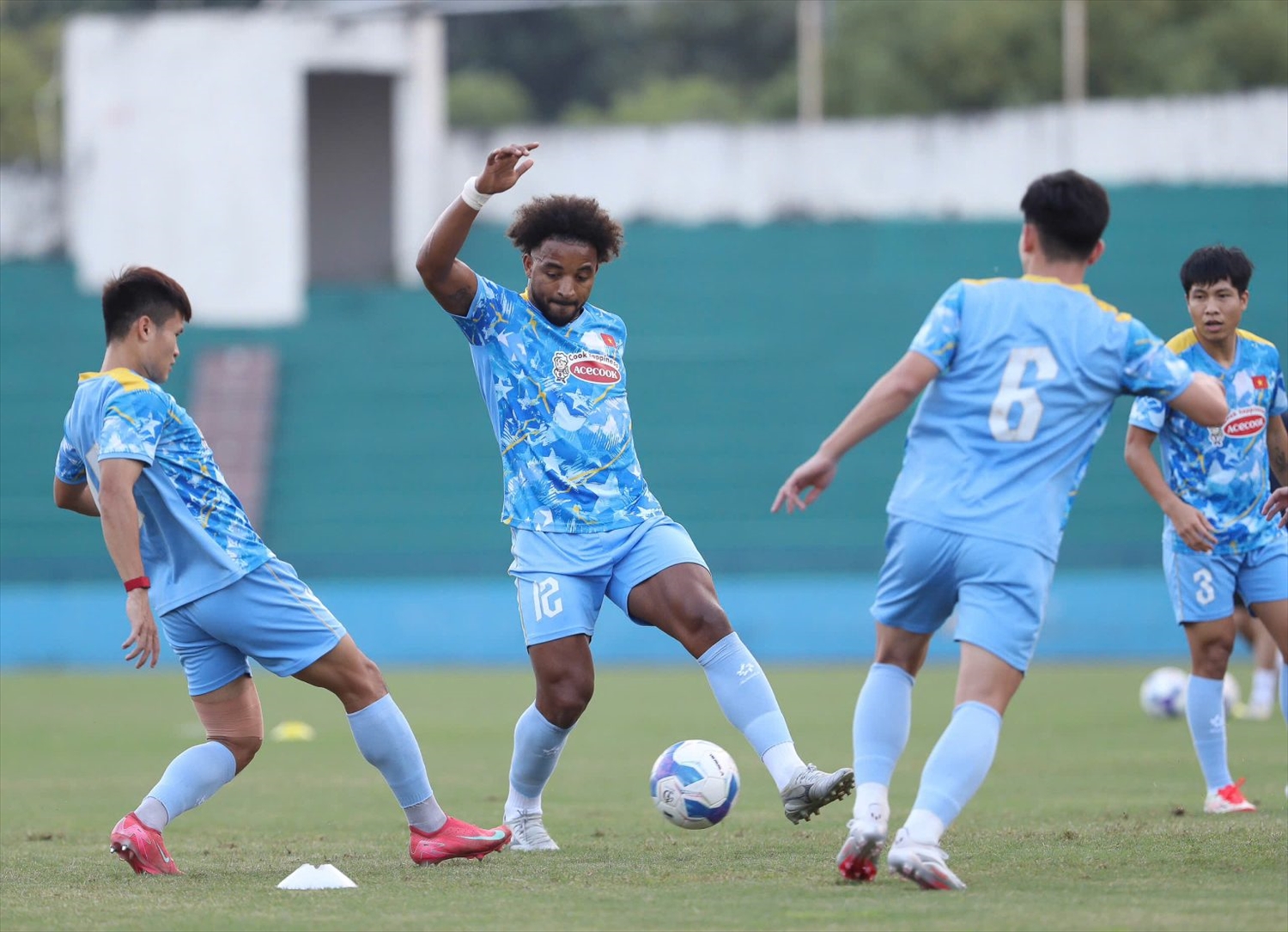 Tiền đạo Nguyễn Xuân Son được kỳ vọng sẽ giúp hàng công Việt Nam khởi sắc