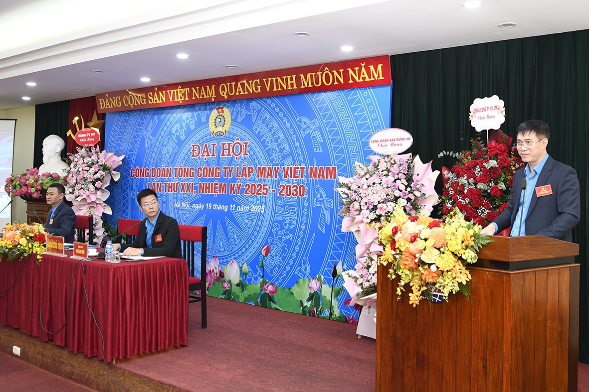 Ông Lê Đình Khanh - Ủy viên Ban Chấp hành Công đoàn Xây dựng Việt Nam, Chủ tịch Công đoàn Tổng công ty Lắp máy Việt Nam phát biểu tại Đại hội