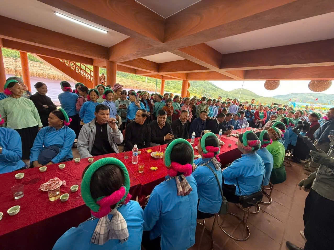 Rộn ràng hát đối, hát giao lưu ngay tại lễ hội