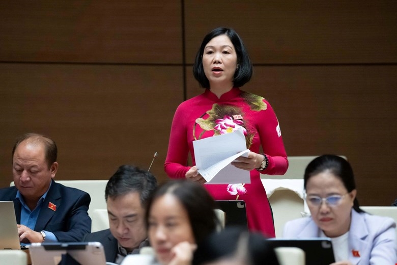 Đại biểu Nguyễn Thị Lan Anh (Đoàn ĐBQH Tỉnh Lào Cai) đề xuất các nội dung liên quan đến vùng đồng bào DTTS và miền núi