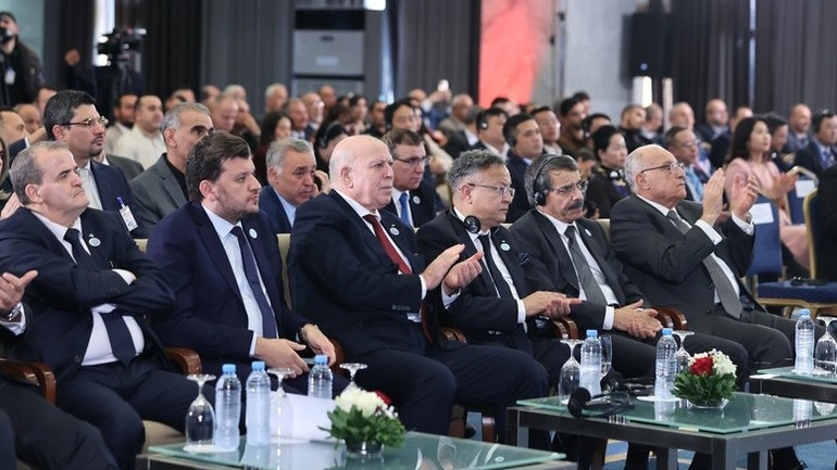 Lãnh đạo các bộ, ngành Việt Nam và Algeria, các đại biểu tham dự Diễn đàn. (Ảnh: NHẬT BẮC/VGP)