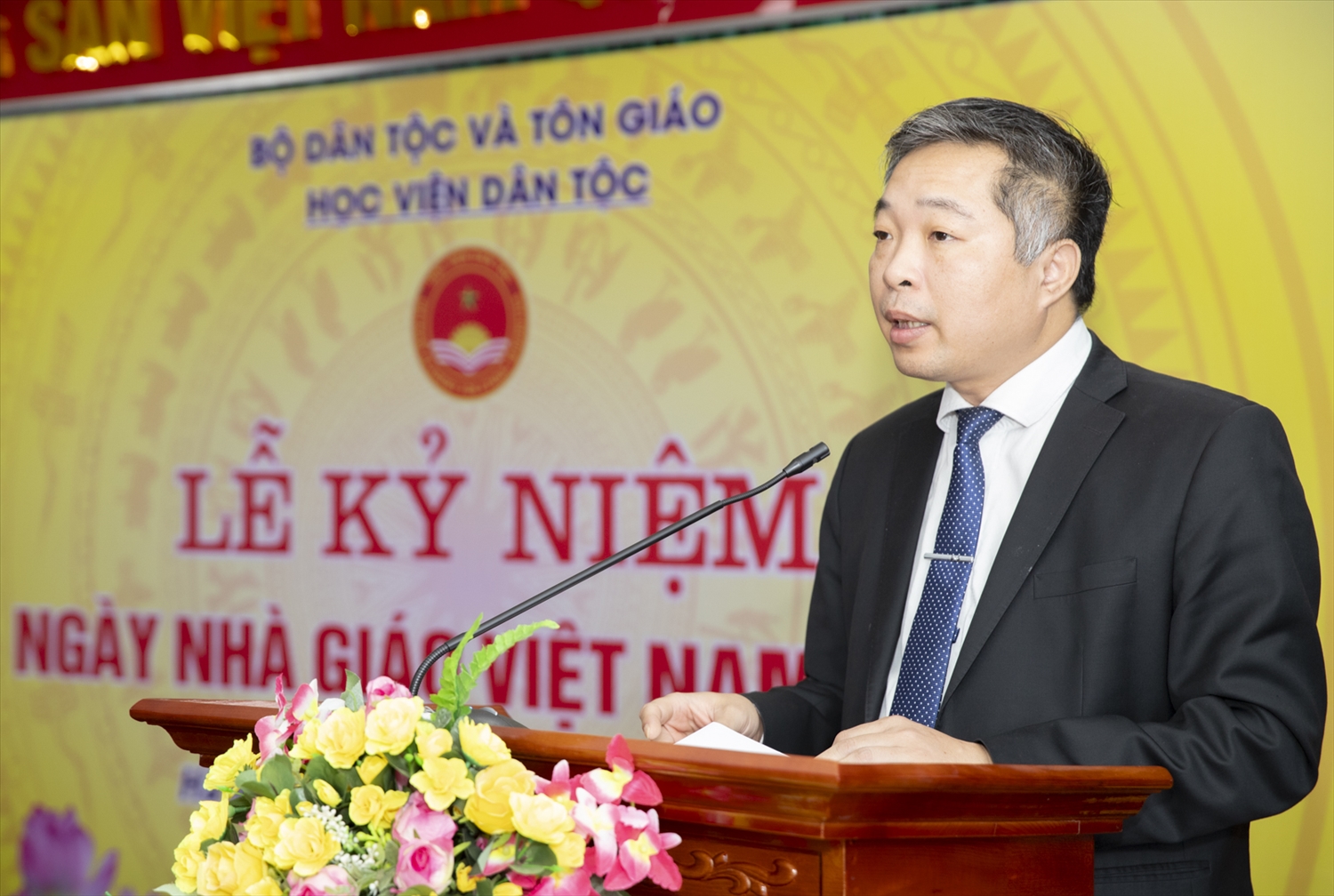 Gs. Ts Trần Trung, Giám đốc Học viện Dân tộc phát biểu tại buổi lễ