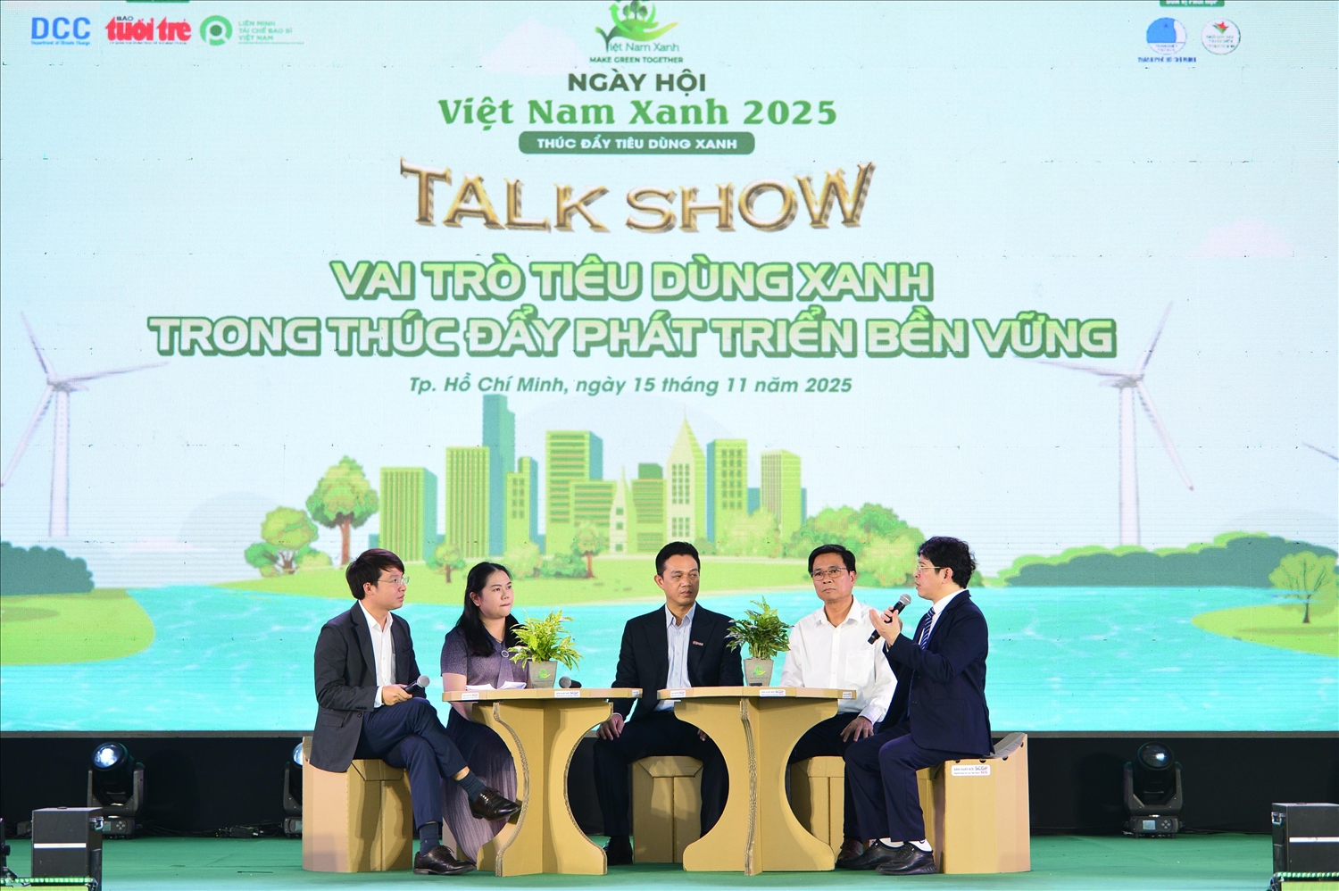 PGS.TS Nguyễn Đình Thọ, Phó viện trưởng Viện Chiến lược, Chính sách Nông nghiệp và Môi trường chia sẻ tại Ngày hội Việt Nam Xanh 2025 (Ảnh: BTC)