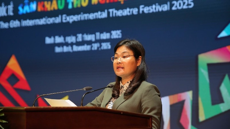 Bà Hà Lan Anh, Phó Chủ tịch UBND tỉnh Ninh Bình phát biểu chào mừng.