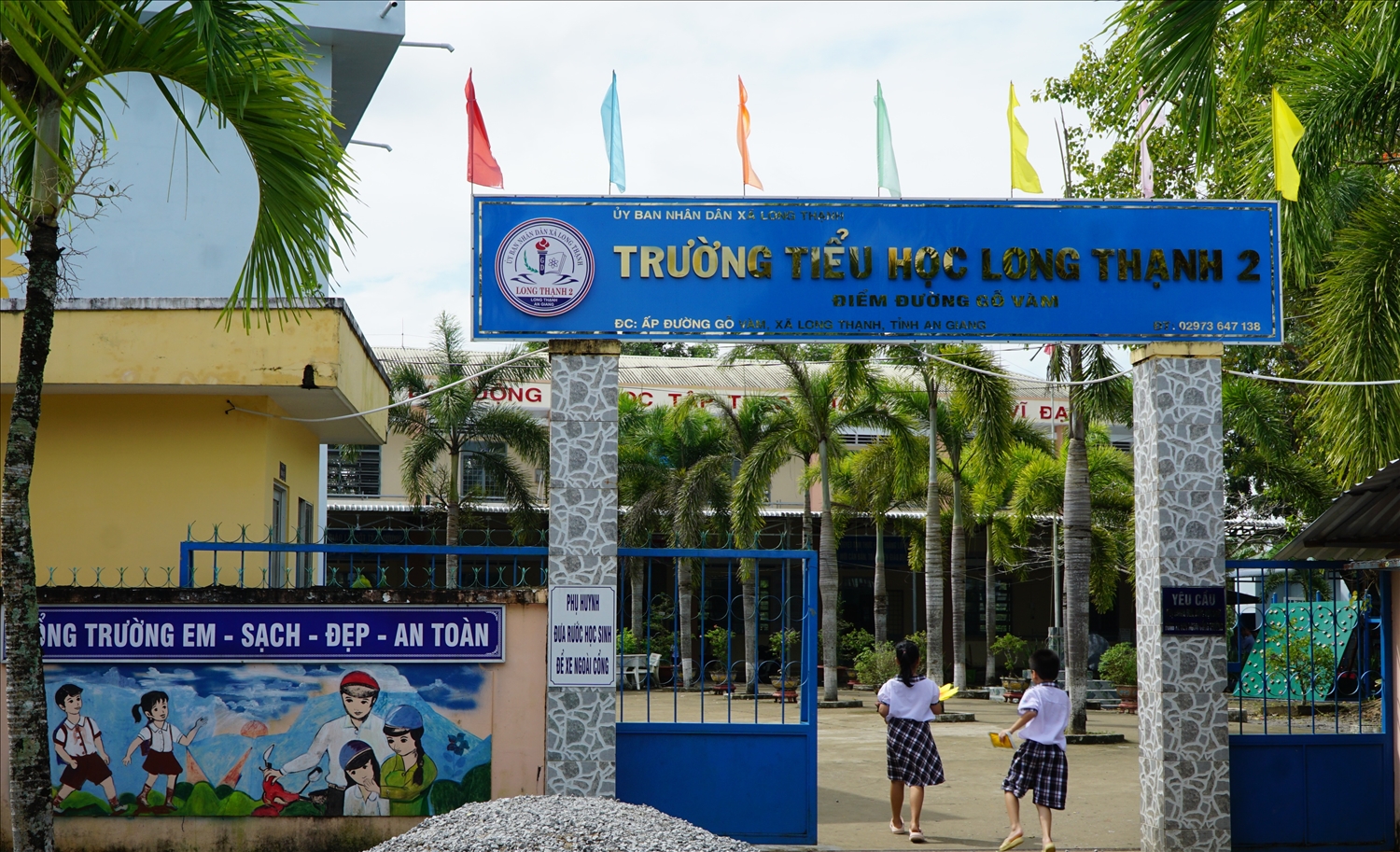 Ngôi trường khang trang được xây dựng từ quỹ đất do ông Vạn hiến.