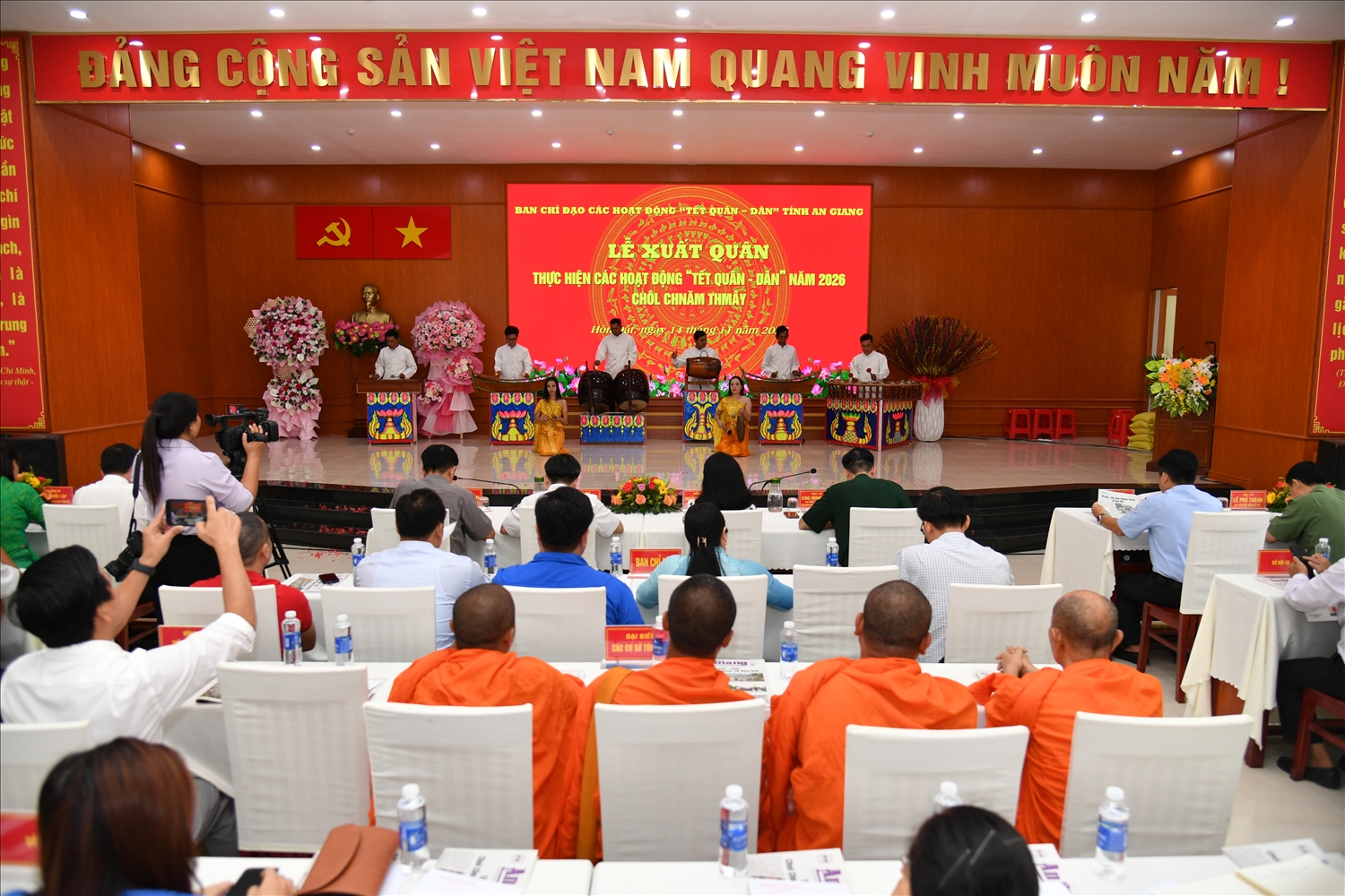 Các đại biểu dự lễ xuất quân "Tết Quân – dân " mừng Chôl Chnăm Thmây năm 2026