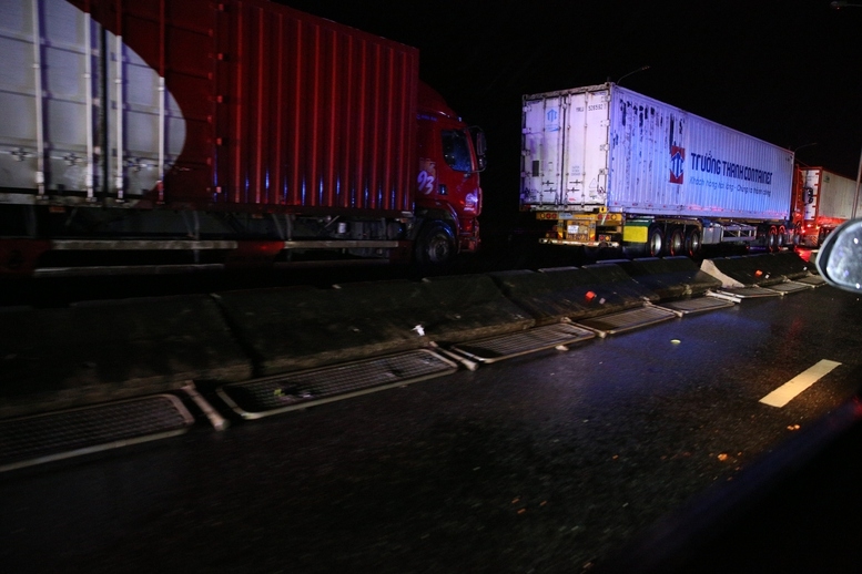 Giao thông nhiều nơi tê liệt - Ảnh: VGP/Nguyễn Hoàng